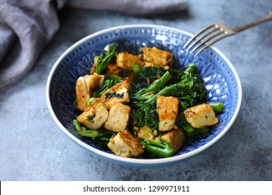 Stir Fry Tofu Cubes With Broccoli