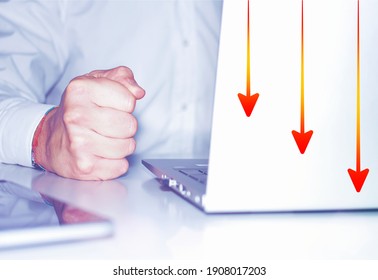 Stock Market Crash! Stressed Hand Gesture Of Investor Losing Everything While Working On A Laptop Computer. Money Loss On Investment And Economy Red Chart Falling. 