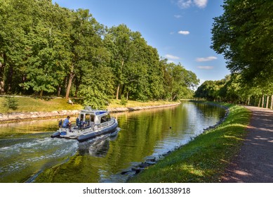 Stockholm, Sweden – August 18, 2017 The Taxi Boat In The Royal Chanel Tour, As Seen From Djurgarden Island Of Stockholm City.