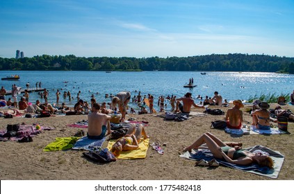 Stockholm, Sweden - June 28 2020:
A Beach In Stockholm Full Of People In Covid - 19 Times.
Brunnsviksbadet. 