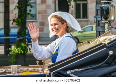 STOCKHOLM, SWEDEN - JUNE 6, 2016: Royal Cortege With Princess Madeleine Waving. Swedish Royalty On The Way To Skansen.