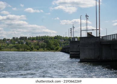Stockphoto, Bridge crossing body of water