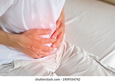 Stomachschmerzsymptom eines reizbaren Darmsyndroms, chronischer Durchfall, Kolon, Magenschmerzen, Morbus Crohn, gastroösophageale Reflux (GERD), Gallensteine, Magenschmerzen.