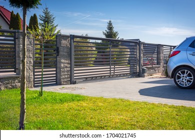Stone fence and entrance gate with remote control