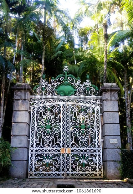 gate inside