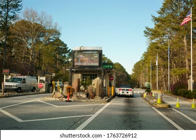 STONE MOUNTAIN, GEORGIA, USA - MARCH 19, 2019: Gate Entrance Of Stone Mountain Park. Tourist Attraction Near Atlanta, Georgia, USA.