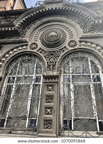 Stone pattern on the old house windows