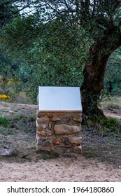 Stone Signage Monolith With Aluminum Plate For Description Of Mountain Routes, Fauna, Vegetation Or Visitation Areas In Recreational Areas.