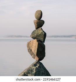 Stone stack balancing by gravity