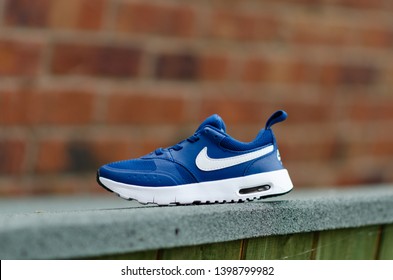 nike trainers images