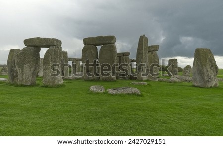 Stonehenge with trilith and other cuboids as well as supporting stone with tenons