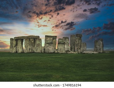 Stonehenge under the beautful sky