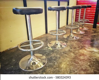 Stool placed in a horizontal bar.