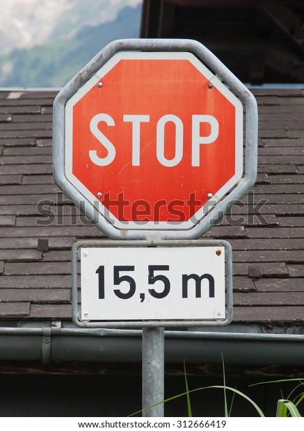 Stop
sign (traffic stop sign), stop after 15,5
meters