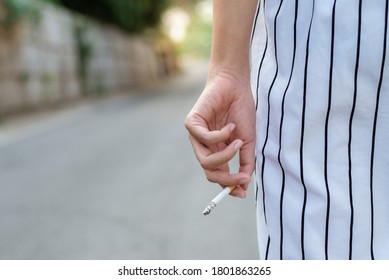 Stop Smoking And Quit Smoking Cigarettes Concept. Portrait Of Beautiful  Girl Holding Broken Cigarette In Hands. Happy Female Quitting Smoking Cigarettes. Quit Bad Habit, Health Care Concept.