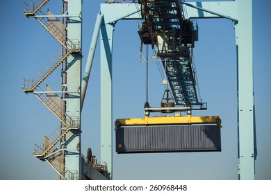 Storage Of A Container On The Cargo Liner