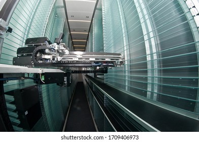 Storage robot in an empty warehouse rack. Robot storekeeper tests.