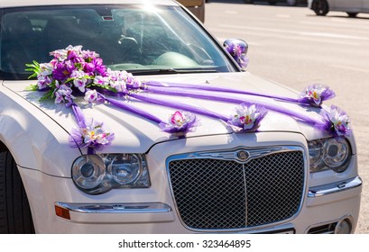 ST.PETERSBURG, RUSSIA - AUGUST 7, 2015: Beautiful flowers lay on the hood of wedding car