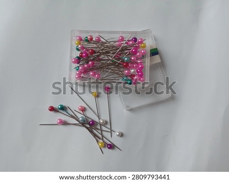 Straight pins that complement style and fashion