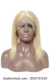 froussard blonde et rôti de cheveux brun blanc sur mannequin
