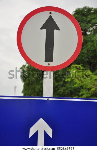 straight signs\
Traffic