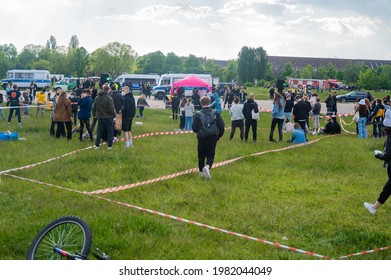 Straight Thinkers Organized A Rave On The Tempelhofer Feld On The 29.05.21 In Berlin. For This They Have Developed A Protection Concept.