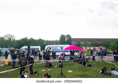 Straight Thinkers Organized A Rave On The Tempelhofer Feld On The 29.05.21 In Berlin. For This They Have Developed A Protection Concept.