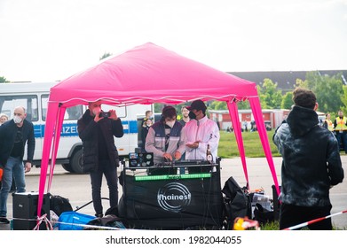 Straight Thinkers Organized A Rave On The Tempelhofer Feld On The 29.05.21 In Berlin. For This They Have Developed A Protection Concept.