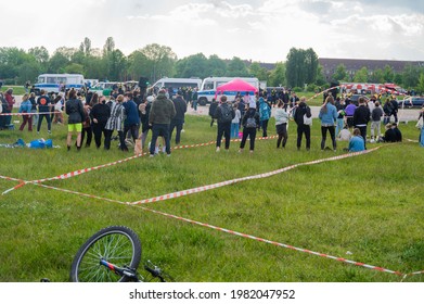 Straight Thinkers Organized A Rave On The Tempelhofer Feld On The 29.05.21 In Berlin. For This They Have Developed A Protection Concept.