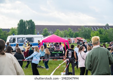 Straight Thinkers Organized A Rave On The Tempelhofer Feld On The 29.05.21 In Berlin. For This They Have Developed A Protection Concept.