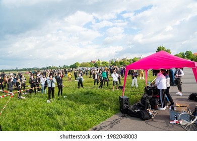 Straight Thinkers Organized A Rave On The Tempelhofer Feld On The 29.05.21 In Berlin. For This They Have Developed A Protection Concept.