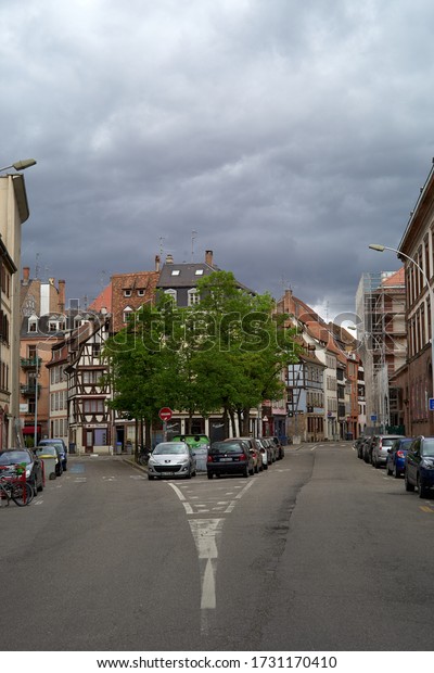Strasbourg, Krutenau neighbourhood, april 2020.\
Ghost city during COVID 19 population confinement. Rue de la\
Krutenau, in front of the Manufacture de Tabac is divided in two by\
a small square.