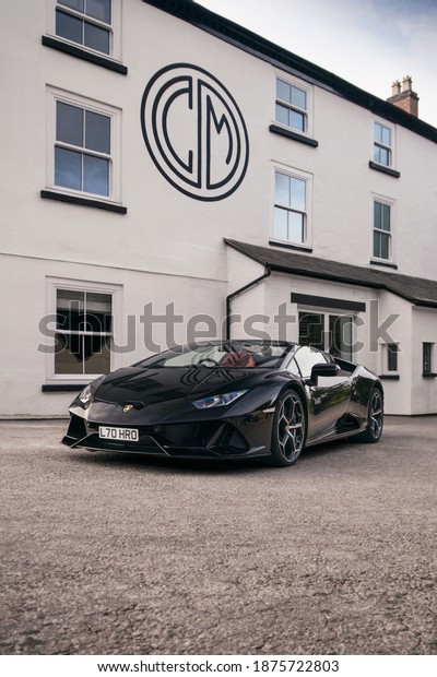 Stratford-upon-Avon, England - October 2018: black\
Lamborghini Huracan Evo Spyder supercar attending an automotive\
gathering held at a car-themed\
cafe.