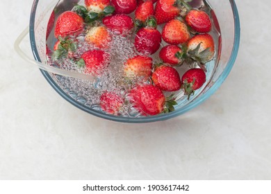 Strawberry In A Bowl With Water With A Round Ozonating Stone. Tubes Leading To Oxygen Pump And Ozone Generator. Ozonation Fruit. Food Disinfection With Ozon