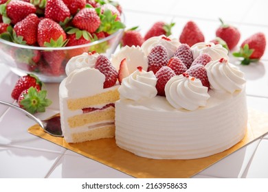 Strawberry cake made from fresh strawberries