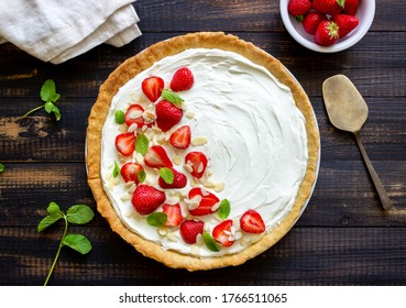 Strawberry cake with mascarpone cheese, almonds and mint. Tart. Cheesecake. Pie. Vegetarian food Recipe