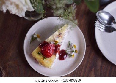 Strawberry Chees Cake With Flower