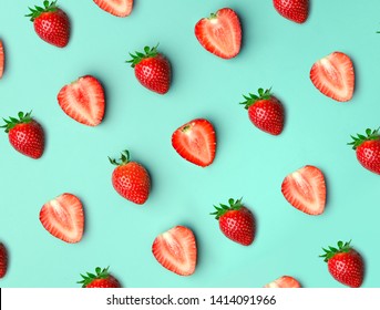 Erdbeere. Muster von Erdbeeren auf buntem Hintergrund. 