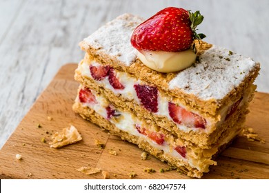 1,325 Strawberry mille feuille Images, Stock Photos & Vectors ...