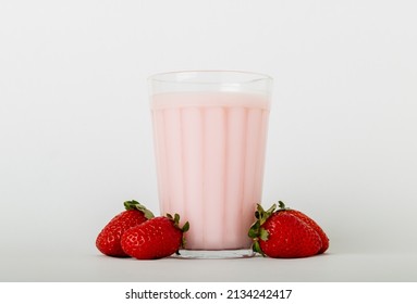 Strawberry Yogurt A Better Option To Curb Hunger