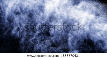A stream of water and a cloud of drops from the atomizer