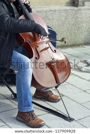 Street cellist