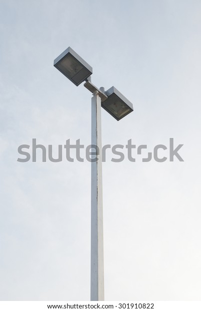 Street light\
pole