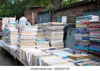 Street Markets Of India. Second Hand Book Shop In Prayagraj. Street Book Store In India. Second Hand Book Shops In India. 19 September 2022, Prayagraj, Uttar Pradesh. 