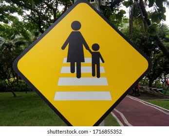 Child safety sign Images, Stock Photos & Vectors  Shutterstock