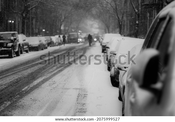 street snow in\
manhattan pole head\
snowing