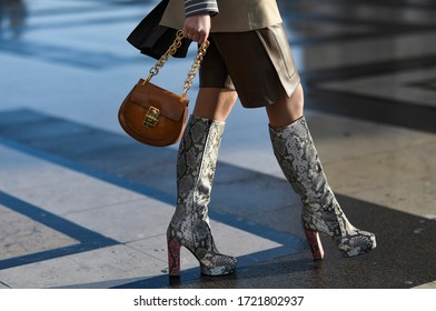 Street Style accessories – Snake print high heel bots and brown leather chain bag – StreetStyleFW2020
