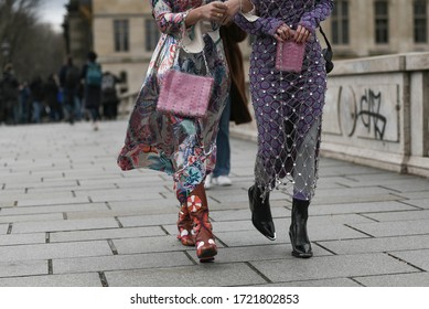 Street style outfit – Women wearing colorful maxi dresses, high heel boots and pink chain bags – StreetStyleFW2020
