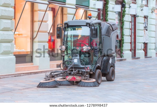 Street sweeper\
machine cleaning the\
streets