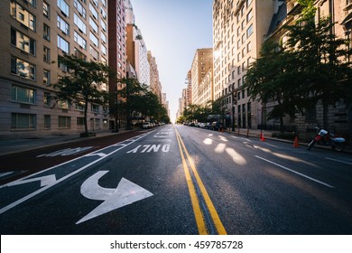 Street In The Upper East Side, In Manhattan, New York.